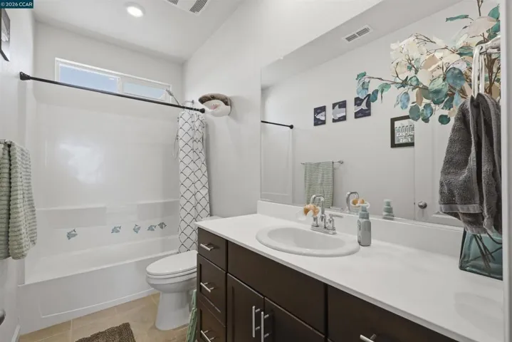 1655 Apricot Ct, Dixon, California 95620