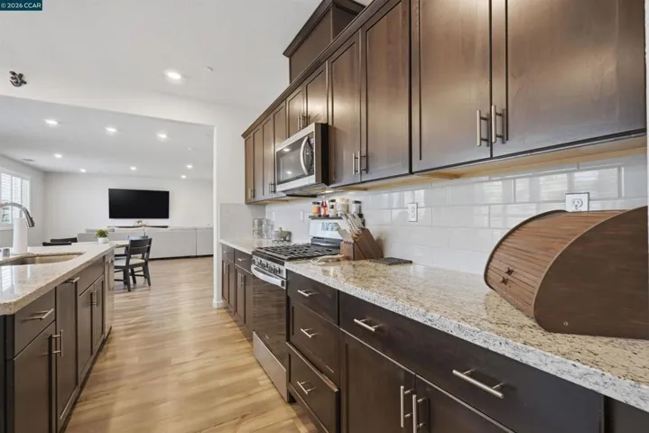 1655 Apricot Ct, Dixon, California 95620