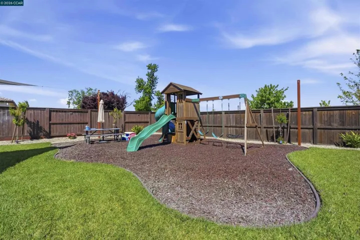 1655 Apricot Ct, Dixon, California 95620