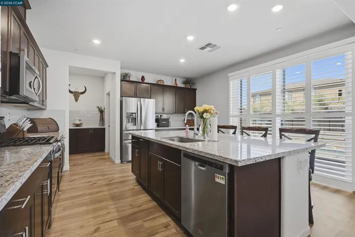 1655 Apricot Ct, Dixon, California 95620