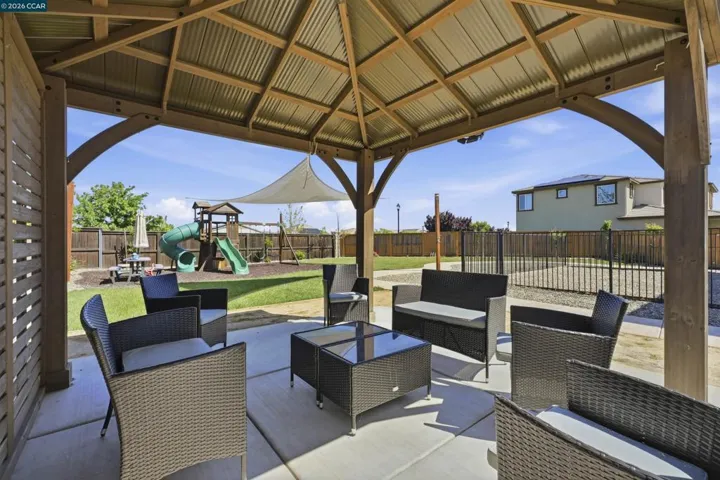 1655 Apricot Ct, Dixon, California 95620