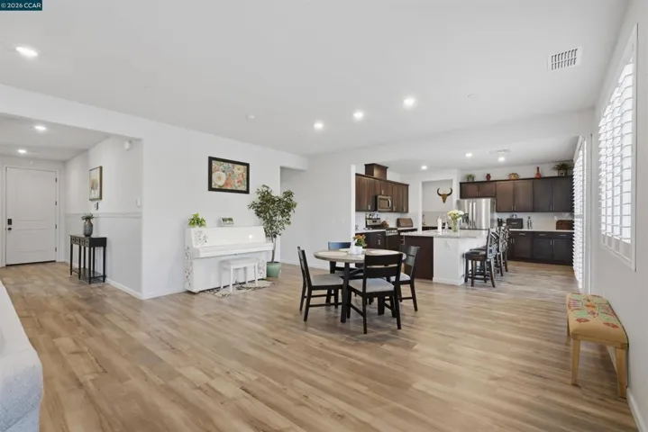 1655 Apricot Ct, Dixon, California 95620