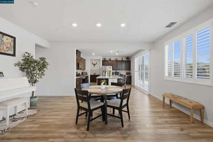1655 Apricot Ct, Dixon, California 95620
