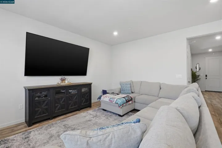 1655 Apricot Ct, Dixon, California 95620