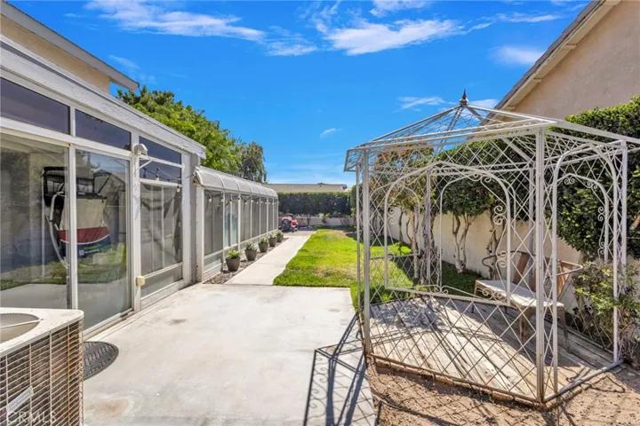 18570 Niagara, Victorville, California 92395