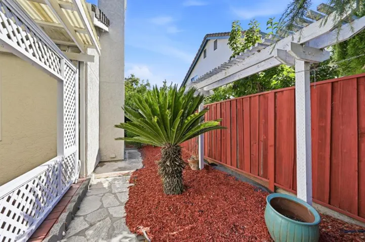 1725 Red Maple Street, Union City, California 94587