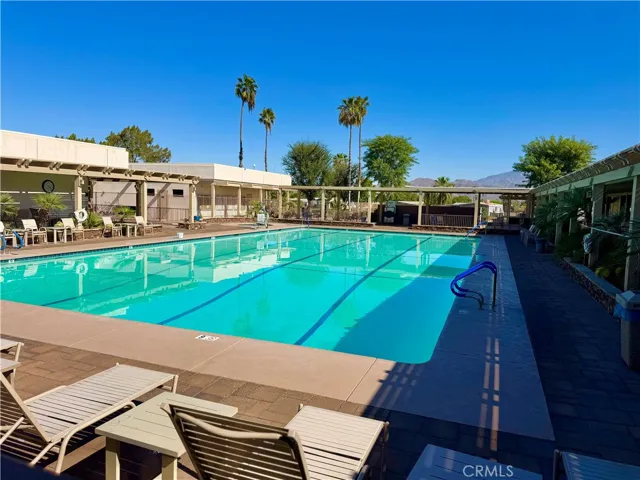 Palm Desert Greens Country Club pool