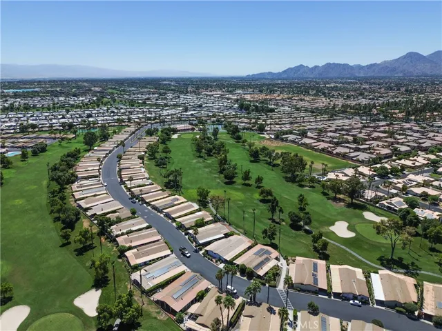 Palm Desert Greens 18-hole executive golf course