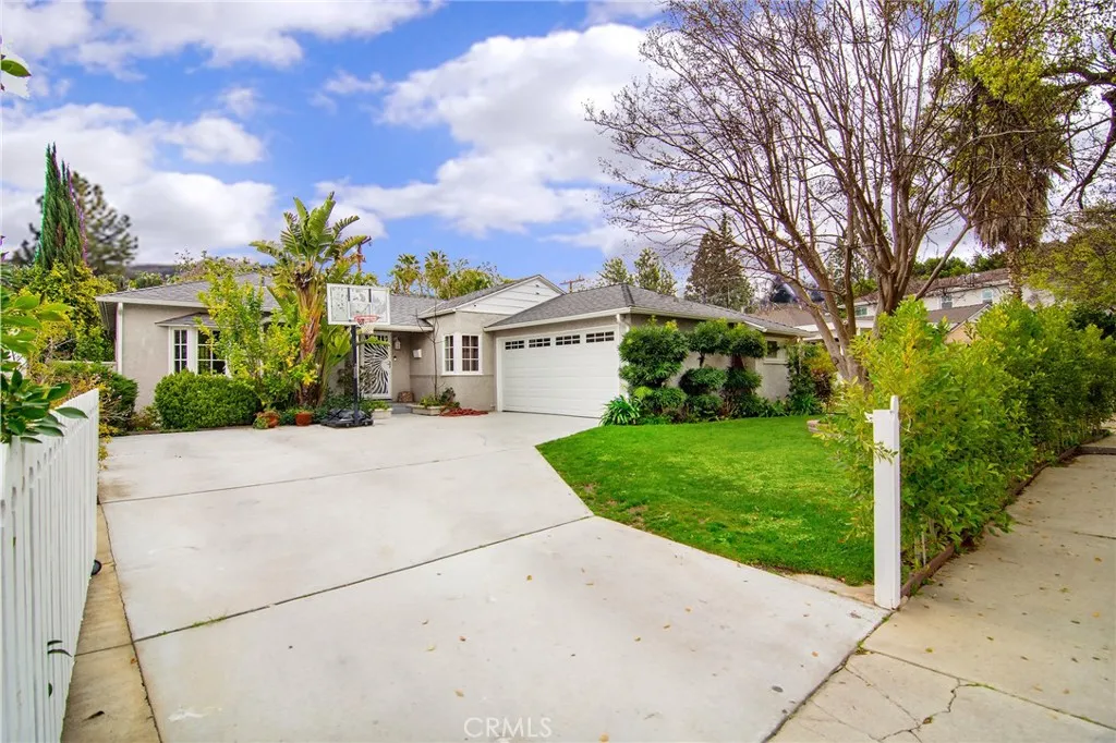 5352 Geyser Ave