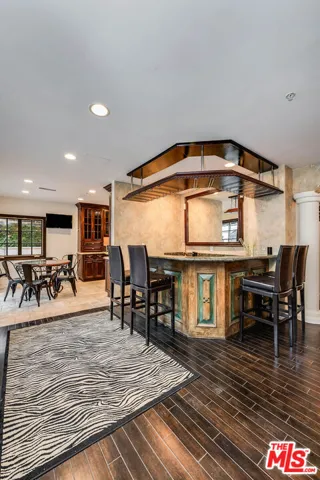 4063 Benedict Canyon Drive, Sherman Oaks, California 91423