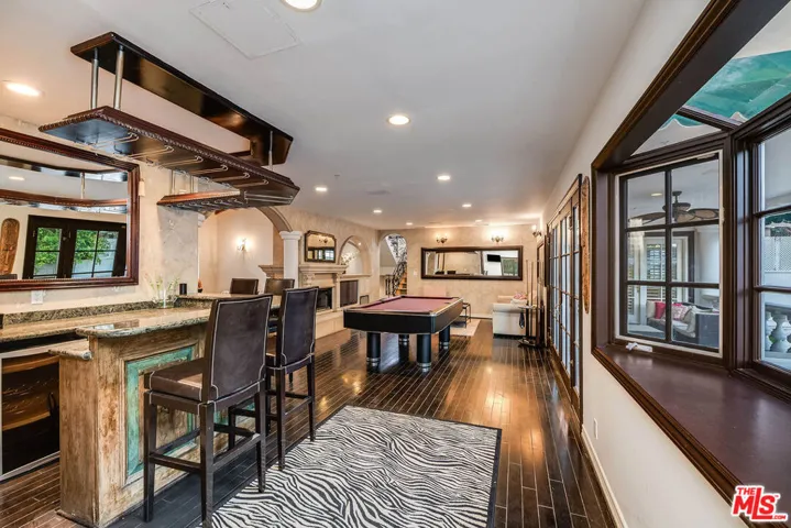 4063 Benedict Canyon Drive, Sherman Oaks, California 91423
