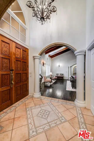 4063 Benedict Canyon Drive, Sherman Oaks, California 91423