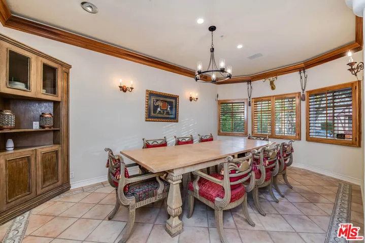 4063 Benedict Canyon Drive, Sherman Oaks, California 91423