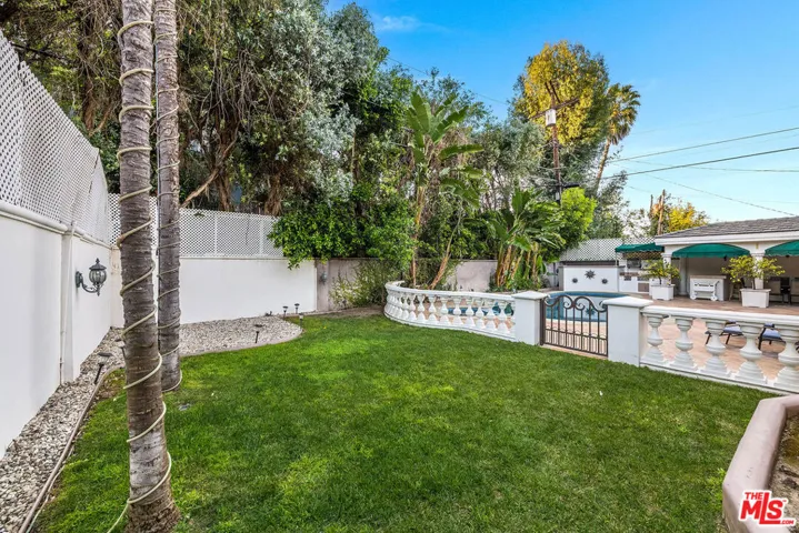 4063 Benedict Canyon Drive, Sherman Oaks, California 91423