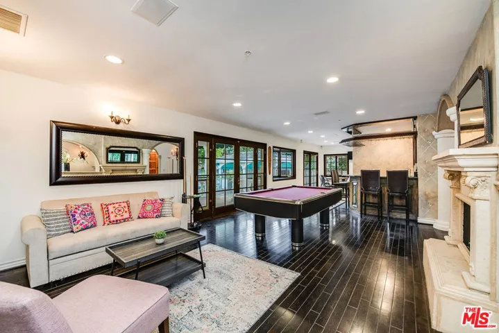 4063 Benedict Canyon Drive, Sherman Oaks, California 91423