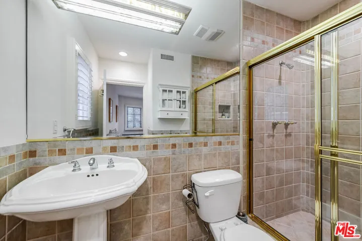 4063 Benedict Canyon Drive, Sherman Oaks, California 91423