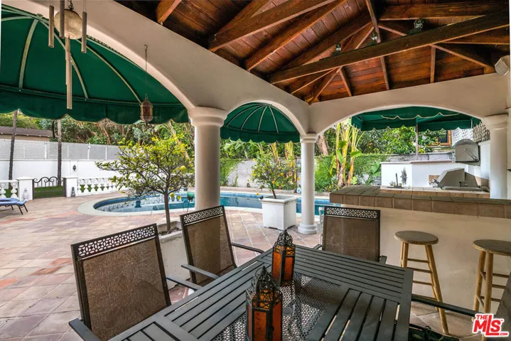 4063 Benedict Canyon Drive, Sherman Oaks, California 91423