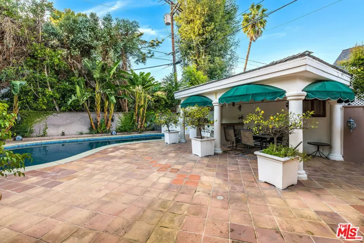 4063 Benedict Canyon Drive, Sherman Oaks, California 91423