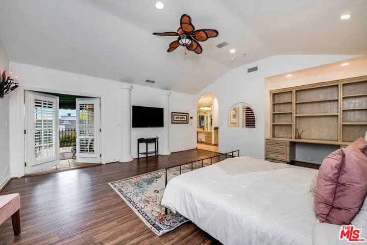 4063 Benedict Canyon Drive, Sherman Oaks, California 91423