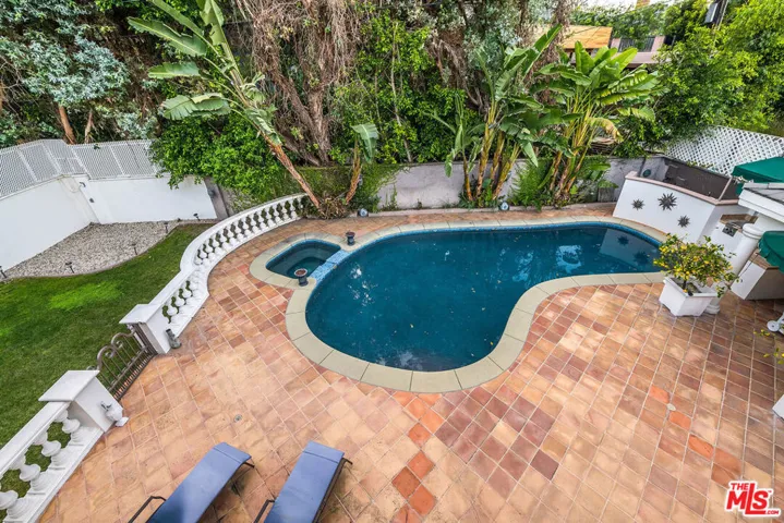 4063 Benedict Canyon Drive, Sherman Oaks, California 91423