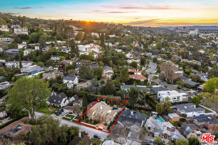 4063 Benedict Canyon Drive, Sherman Oaks, California 91423
