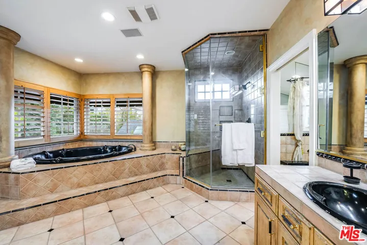 4063 Benedict Canyon Drive, Sherman Oaks, California 91423