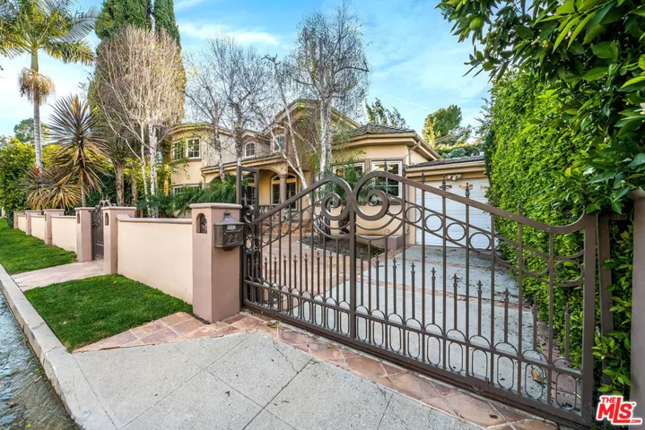 4063 Benedict Canyon Drive, Sherman Oaks, California 91423