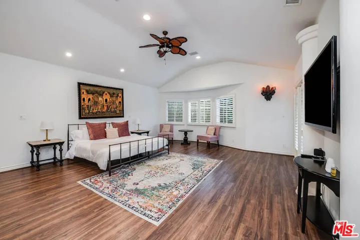 4063 Benedict Canyon Drive, Sherman Oaks, California 91423