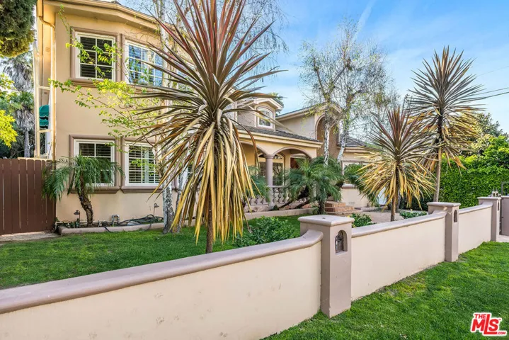 4063 Benedict Canyon Drive, Sherman Oaks, California 91423