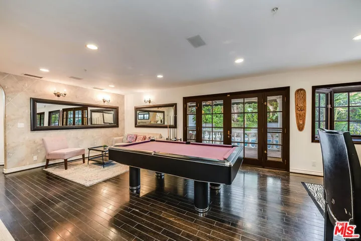 4063 Benedict Canyon Drive, Sherman Oaks, California 91423