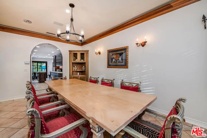 4063 Benedict Canyon Drive, Sherman Oaks, California 91423