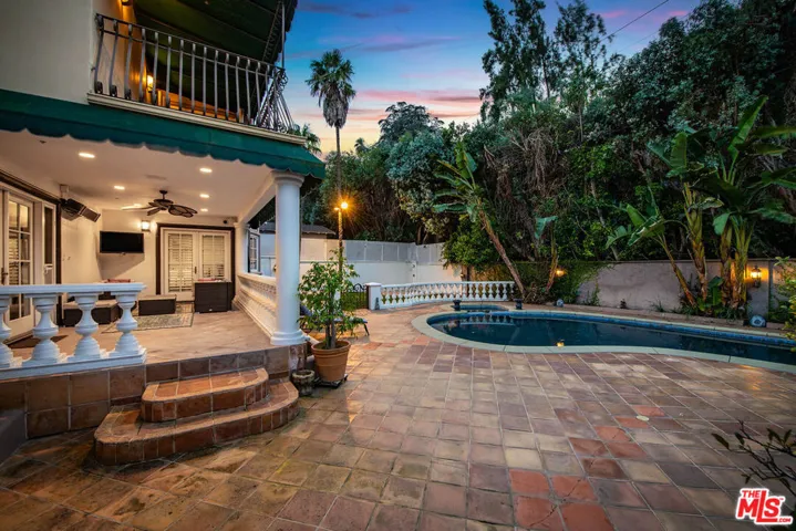 4063 Benedict Canyon Drive, Sherman Oaks, California 91423