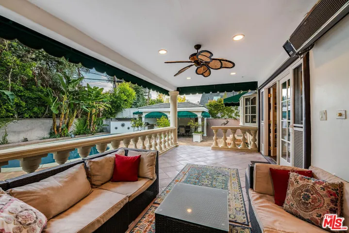 4063 Benedict Canyon Drive, Sherman Oaks, California 91423