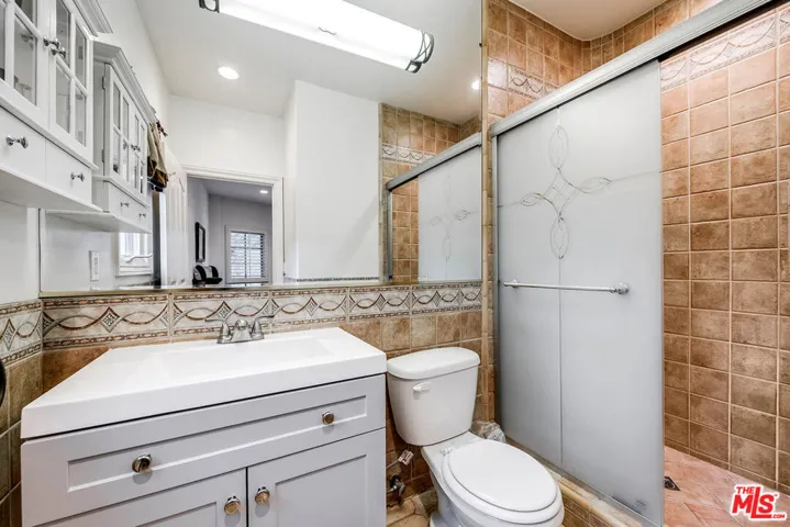 4063 Benedict Canyon Drive, Sherman Oaks, California 91423
