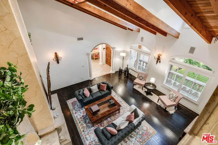4063 Benedict Canyon Drive, Sherman Oaks, California 91423