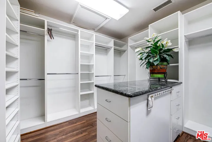 4063 Benedict Canyon Drive, Sherman Oaks, California 91423