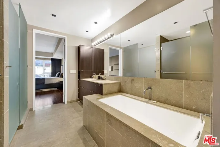 6250 Hollywood Boulevard 6f, Los Angeles, California 90028