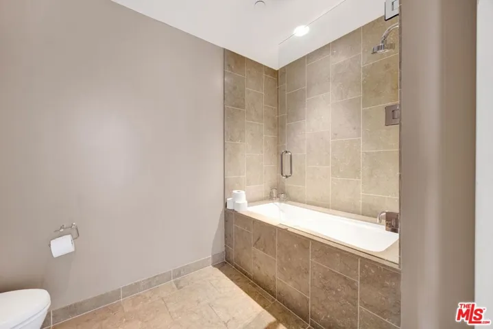 6250 Hollywood Boulevard 6f, Los Angeles, California 90028