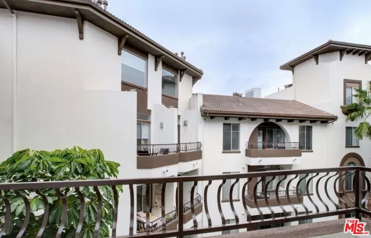 6220 W 3rd Street 420, Los Angeles, California 90036
