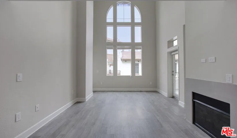 6220 W 3rd Street 420, Los Angeles, California 90036