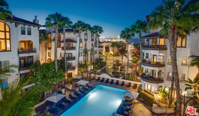 6220 W 3rd Street 420, Los Angeles, California 90036