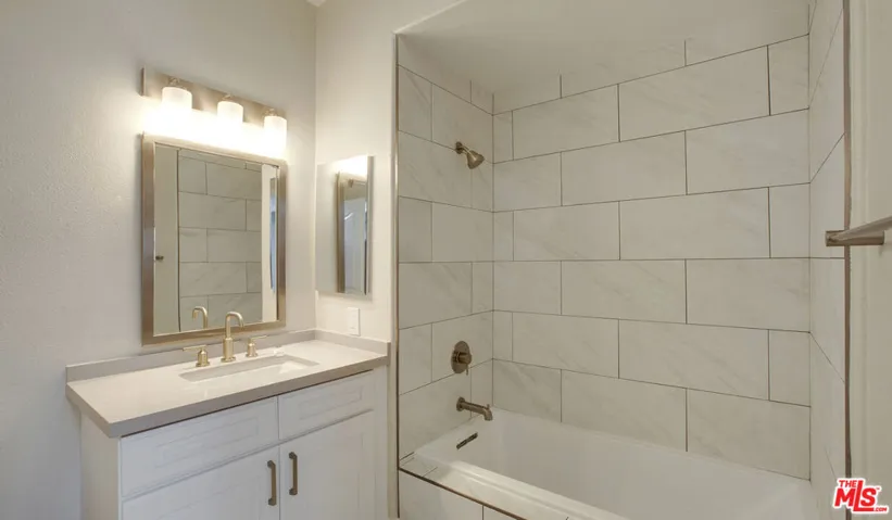 6220 W 3rd Street 420, Los Angeles, California 90036
