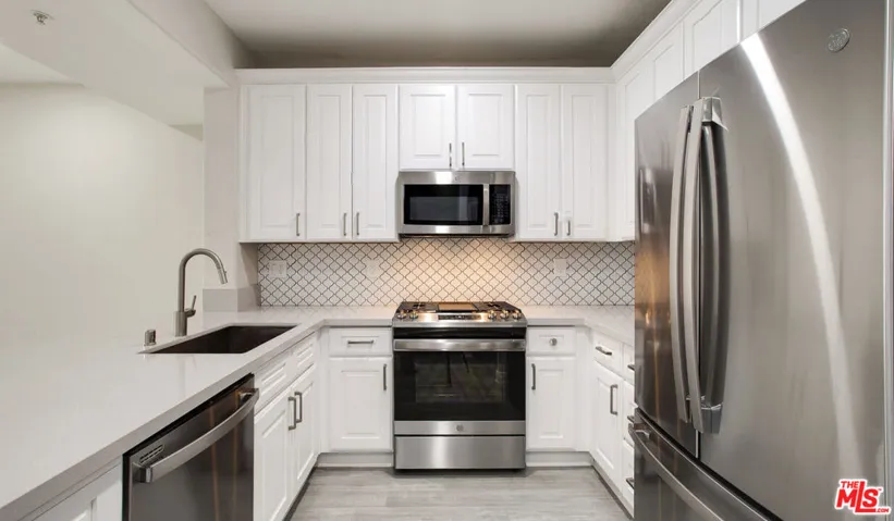 6220 W 3rd Street 414, Los Angeles, California 90036