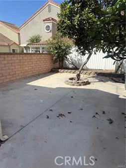 LARGE PRIVATE ENCLOSED BACK YARD