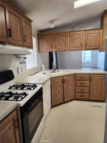 530 W Devonshire Avenue 23, Hemet, California 92543
