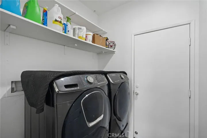 Indoor Laundry room with direct access to the 2 car garage