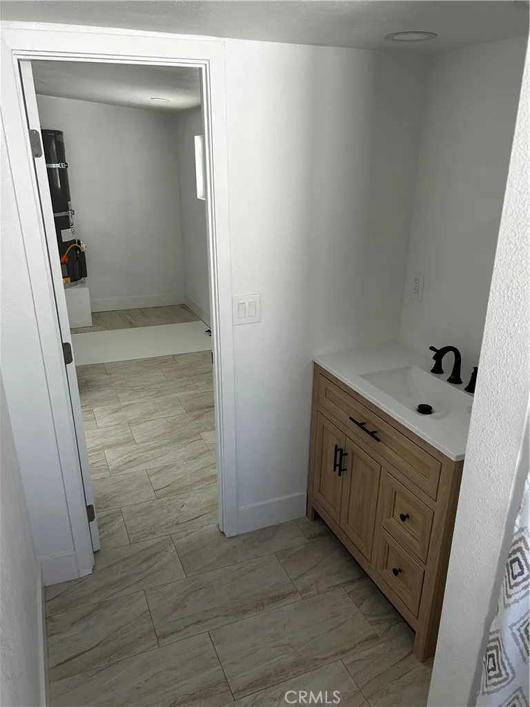 MAIN BATHROOM 2