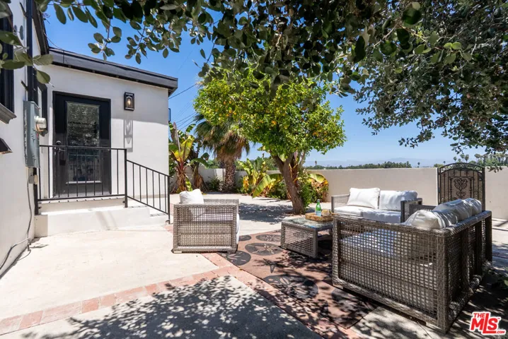 6160 Shoshone Avenue, Los Angeles, California 91316