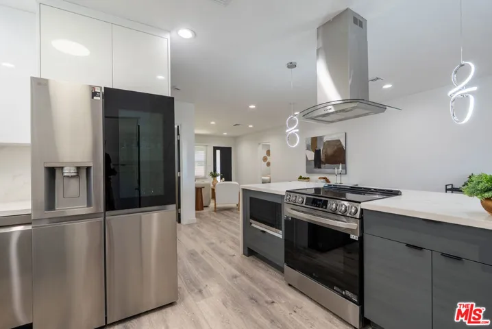 6160 Shoshone Avenue, Los Angeles, California 91316