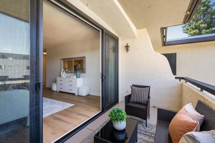 1427 Floribunda Avenue 305, Burlingame, California 94010